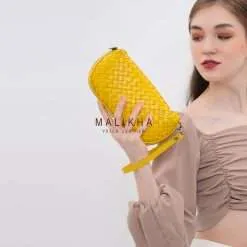 Malikha Yellow Model 4