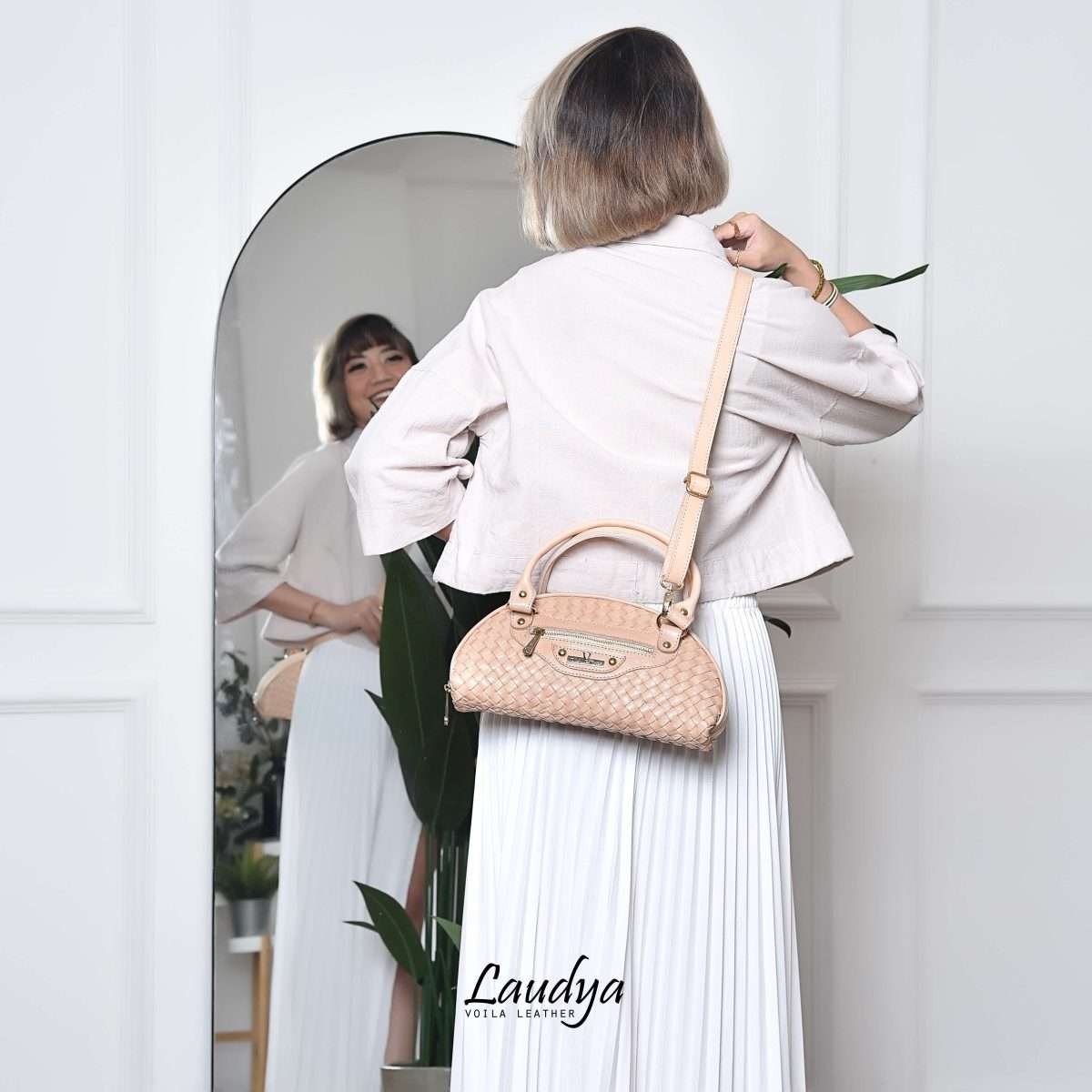Clutch Selempang Etnik Anyam Kulit Asli Voila Laudya Dark Vanilla