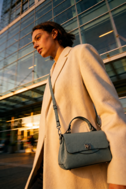 Voila Coletta Handbag Selempang Misty Blue Model 3