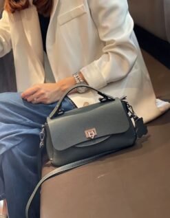Voila Coletta Handbag Selempang Misty Blue Model 4