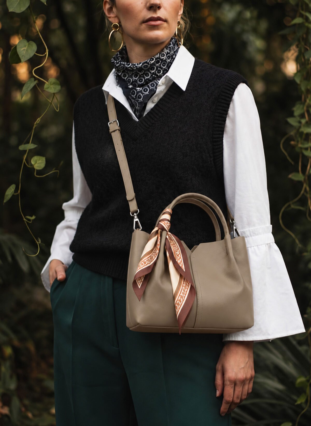 Tas-Selempang-Kulit-Asli-Voila-Dahlia-Taupe-Model-2